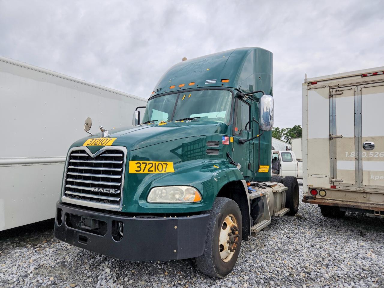 2018 Mack CXU612 Semi Truck