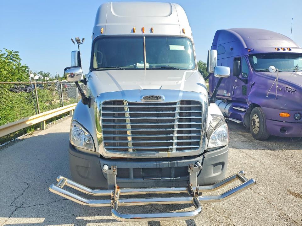 2015 Freightliner Cascadia Semi Truck
