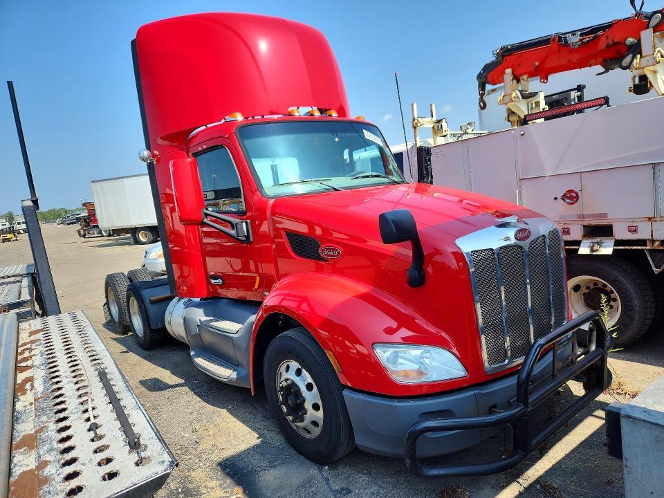 2021 Peterbilt 579 Semi Truck