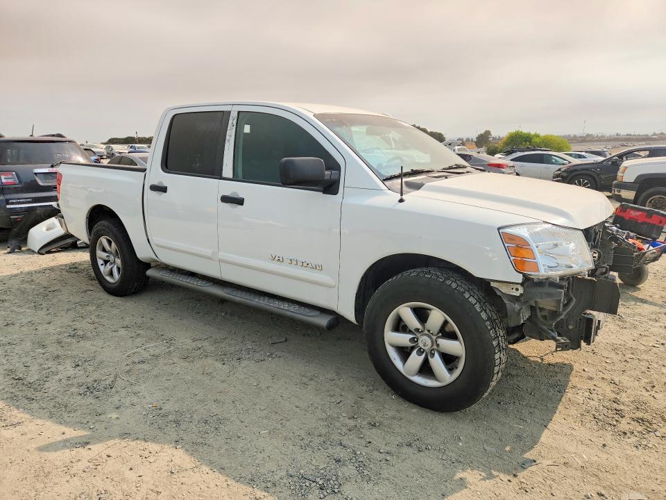 2014 Nissan Titan SV