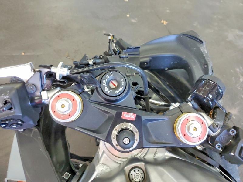 2024 Aprilia RSV4 1100
