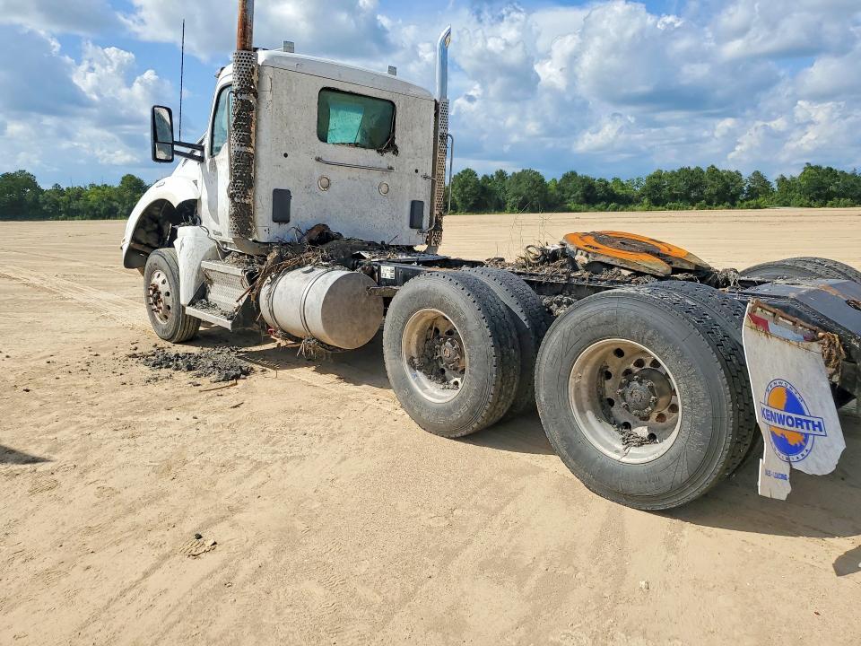 2020 Kenworth T880 Semi Truck