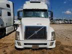 2004 Volvo VNL Semi Truck