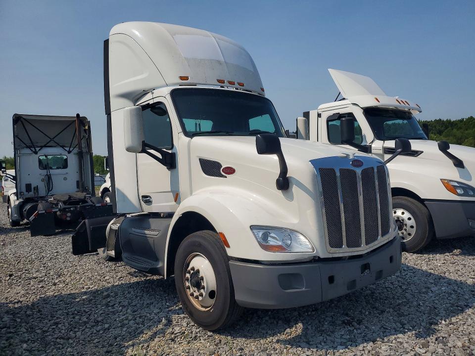 2018 Peterbilt 579 Semi Truck