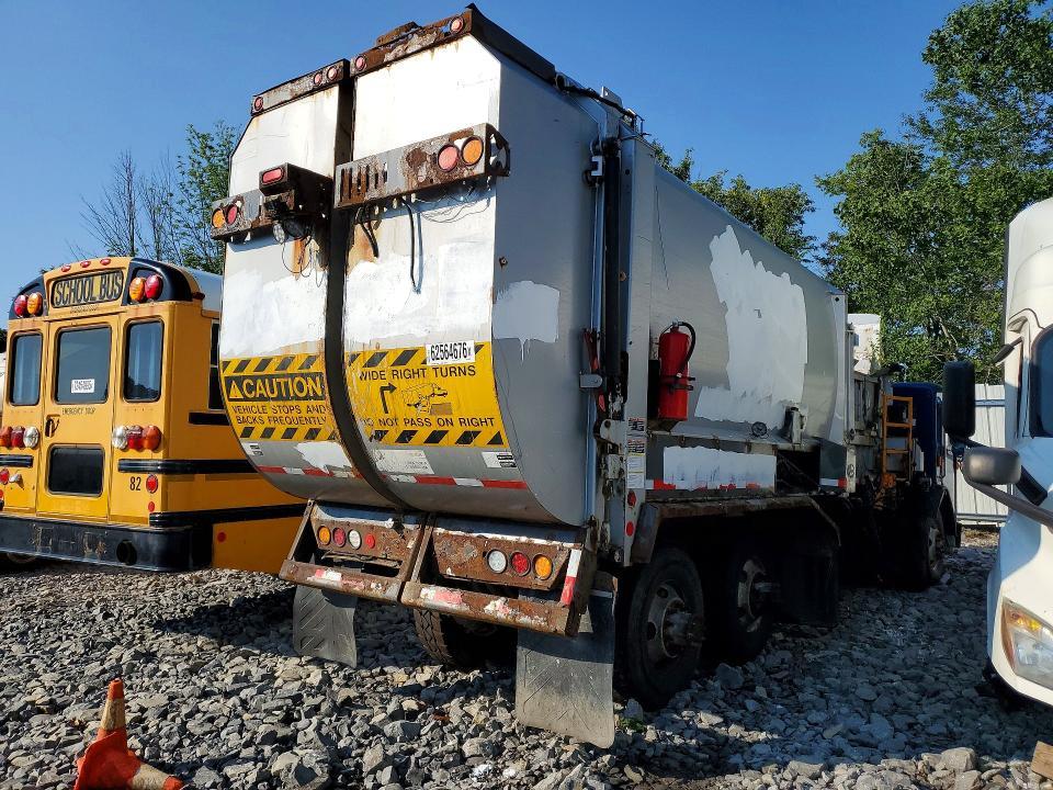 2014 Peterbilt 320 Refuse Truck