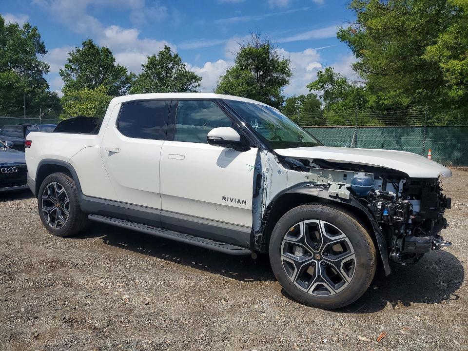 2025 Rivian R1T Adventure