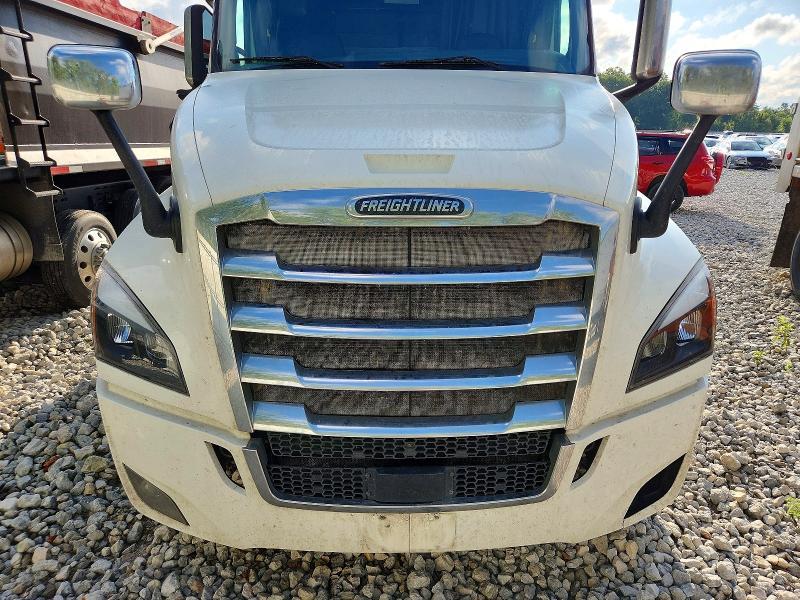 2019 Freightliner Cascadia 126 Semi Truck