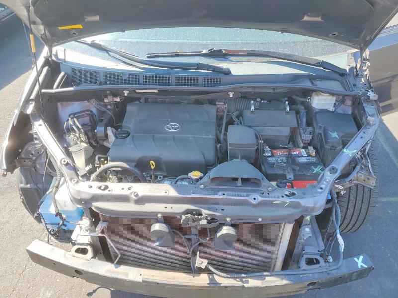 2014 Toyota Sienna xle 8-passenger