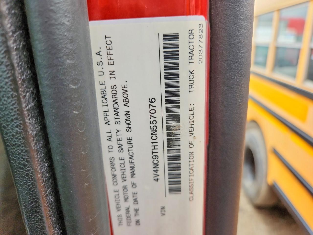 2012 Volvo VNL Semi Truck