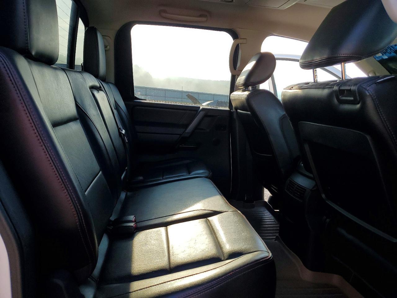 2012 Nissan Titan SV