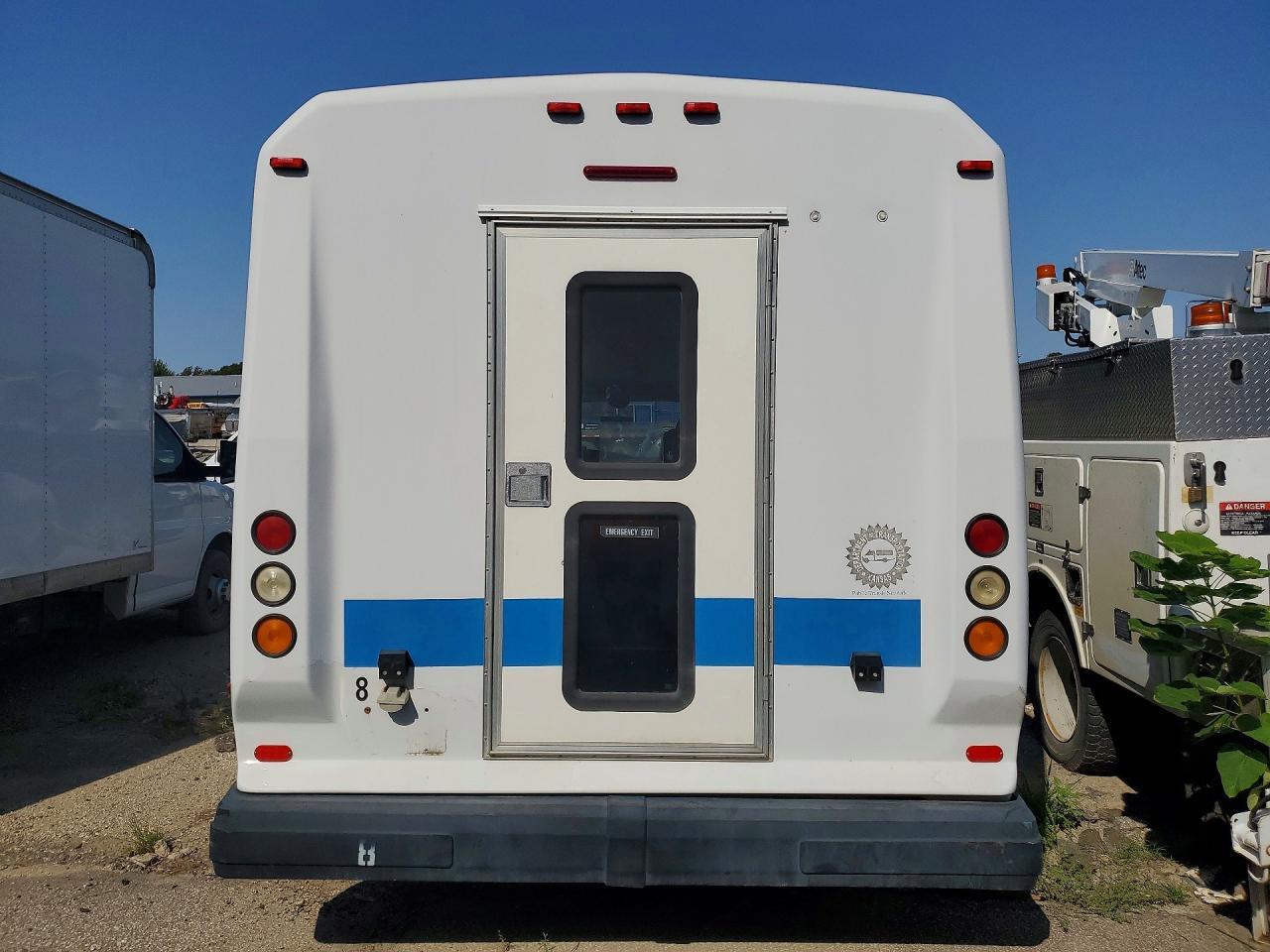 2007 Ford Econoline E350 Super Duty Cutaway Van