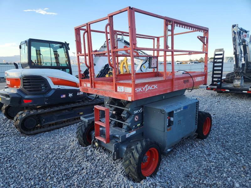 2017 Skyjack SJ6832RT Scissor Lift