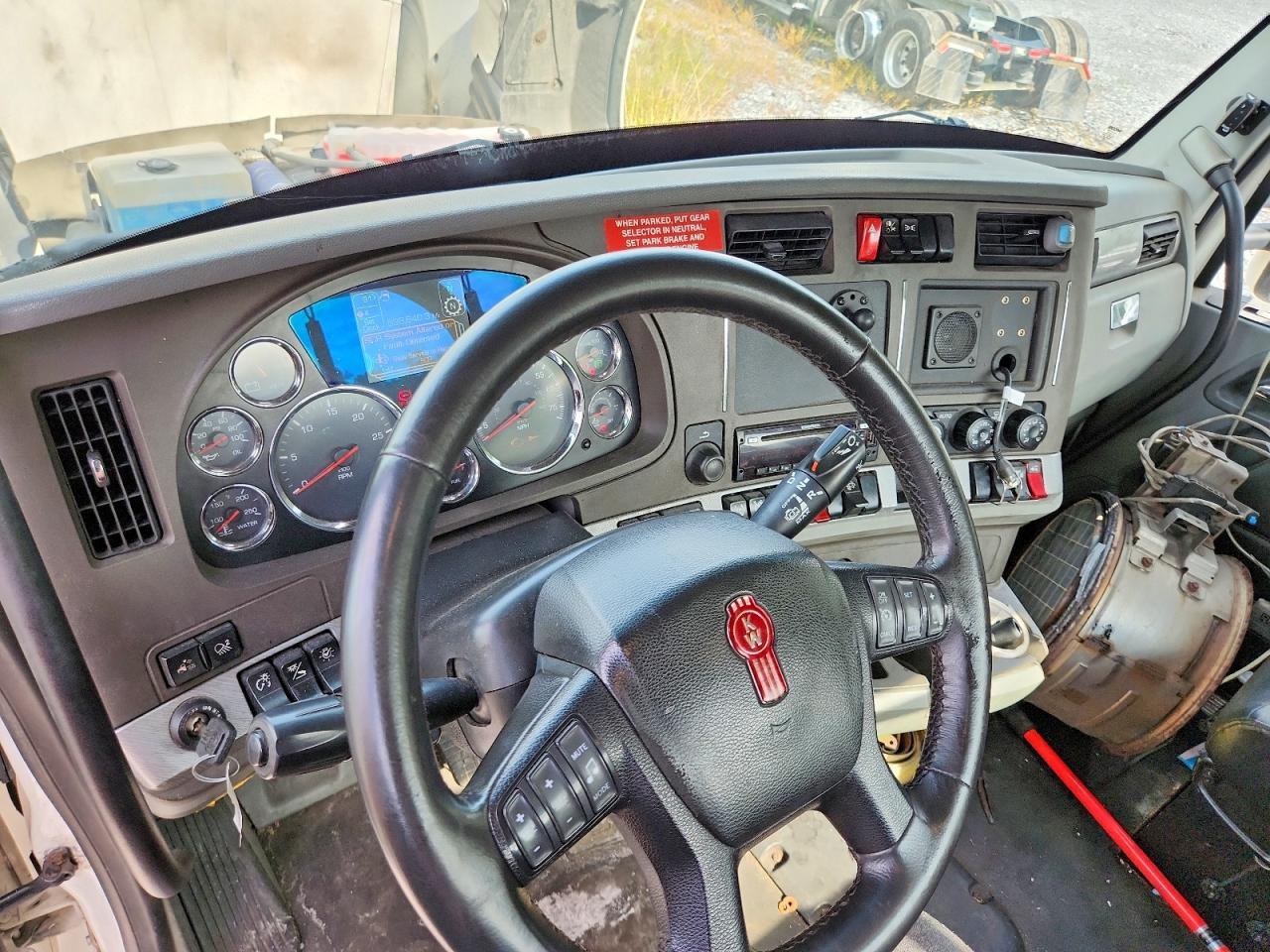 2019 Kenworth T680 Semi Truck