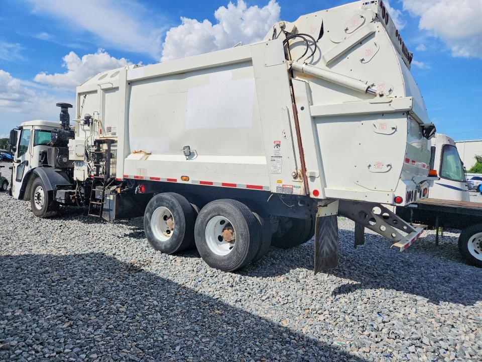 2016 Mack LR600 Refuse Truck