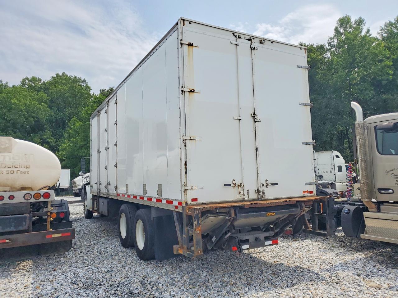 2018 Freightliner Business Class M2 BOX Truck