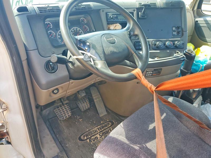 2010 Freightliner Cascadia 125