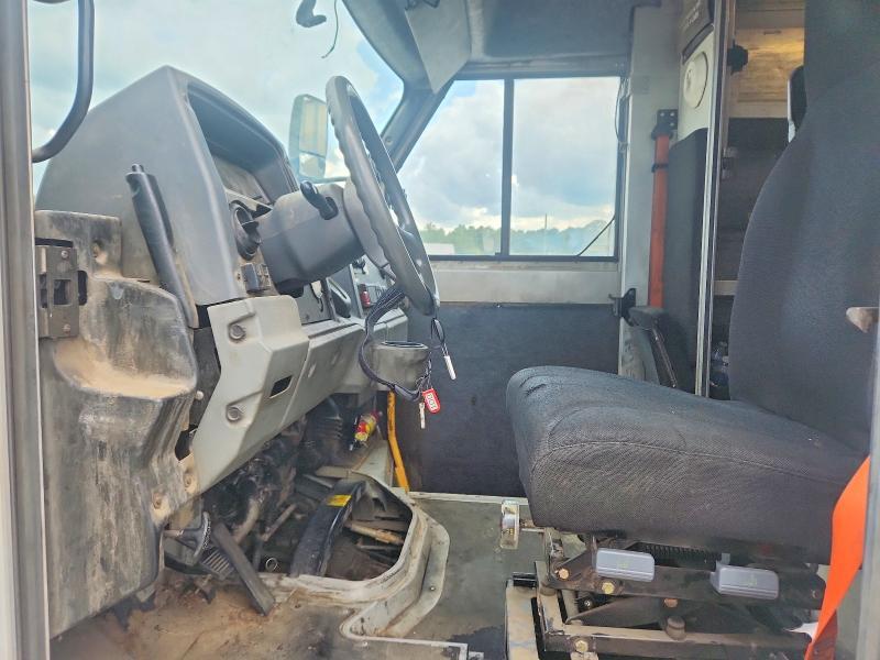 2018 Isuzu Reach Delivery Truck