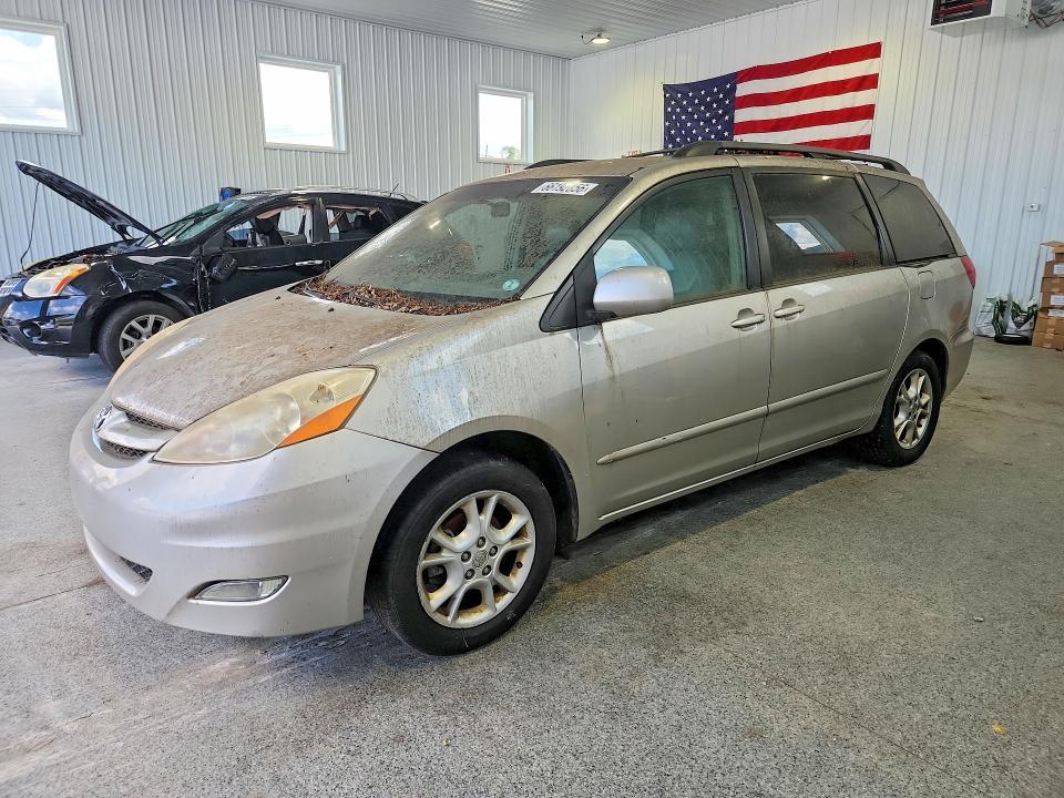 2006 Toyota Sienna xle 7 Passenger