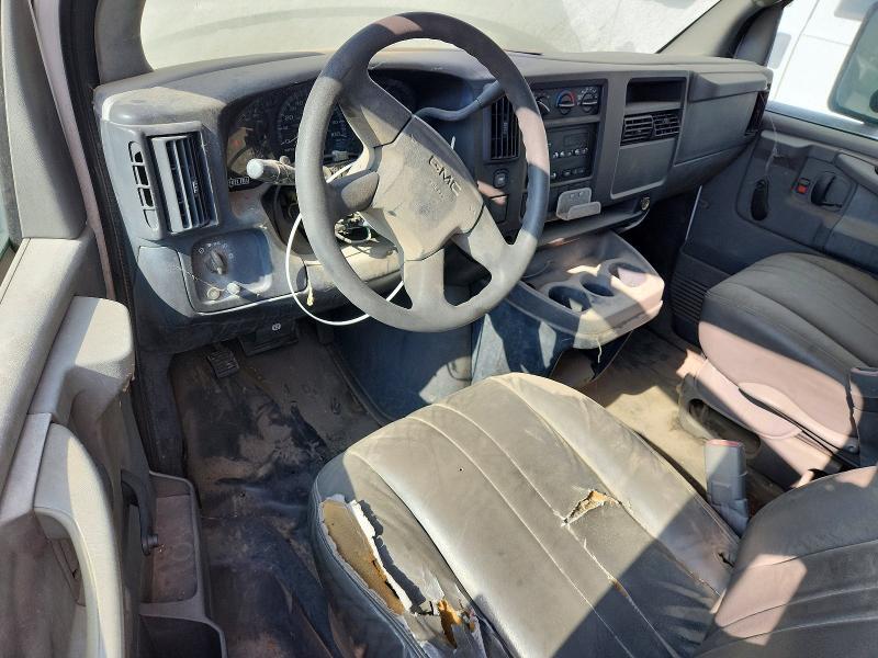 2004 GMC Savana BOX Truck