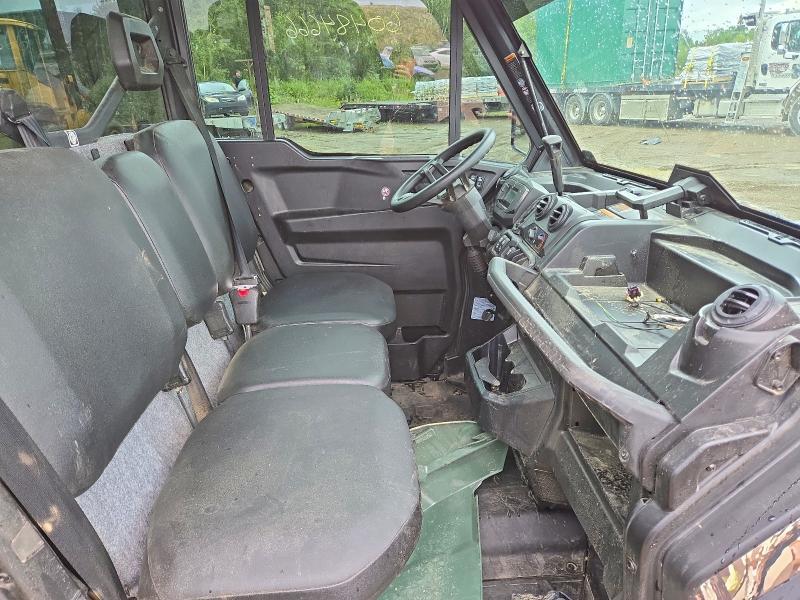2024 Can-Am Defender DPS Cab HD9