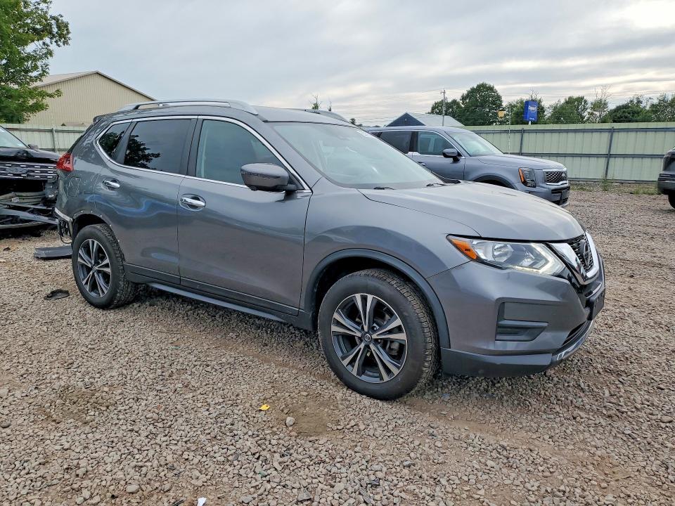 2020 Nissan Rogue sv
