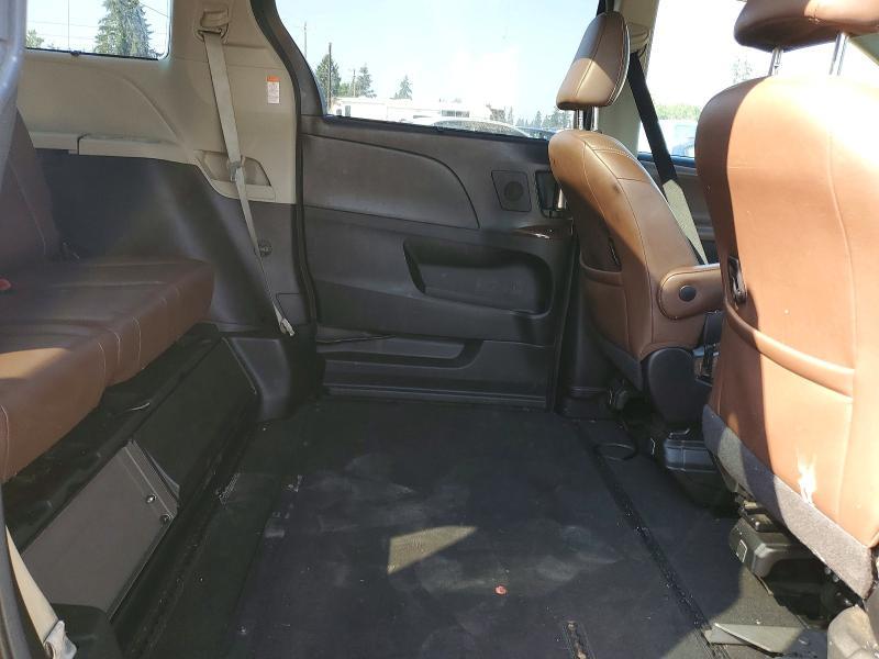 2016 Toyota Sienna Limited Premium 7-passenger