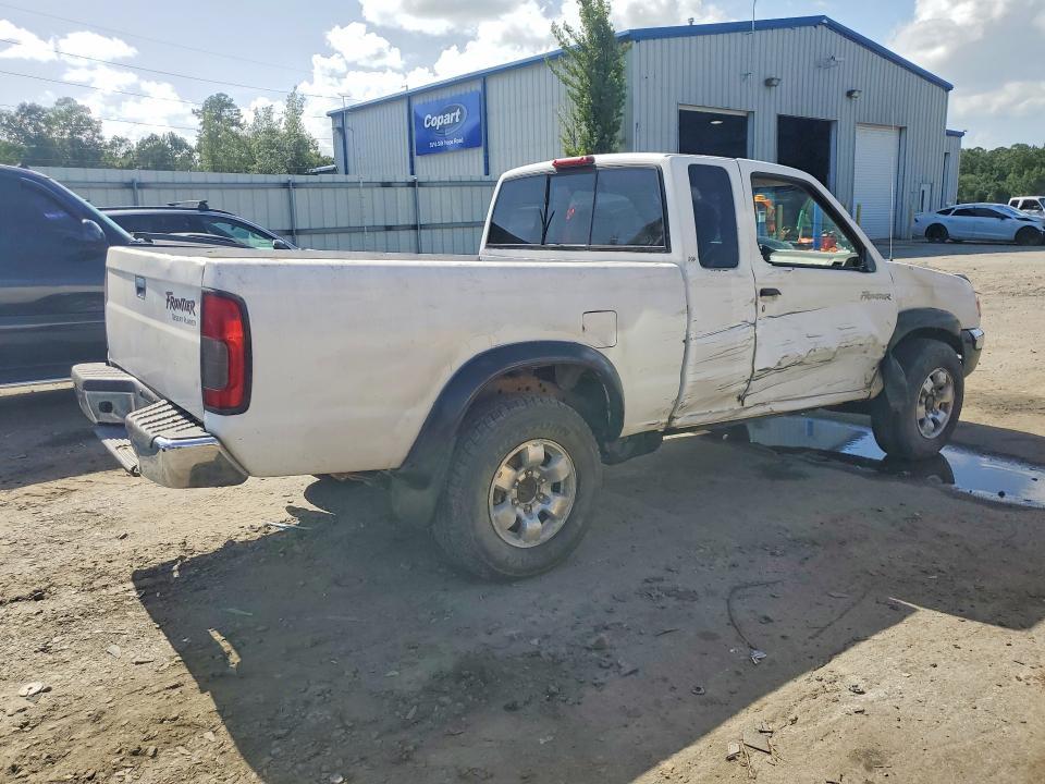 2000 Nissan Frontier XE Desert Runner
