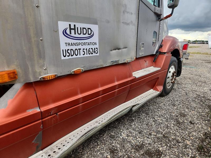 2001 Freightliner Columbia 120 Semi Truck