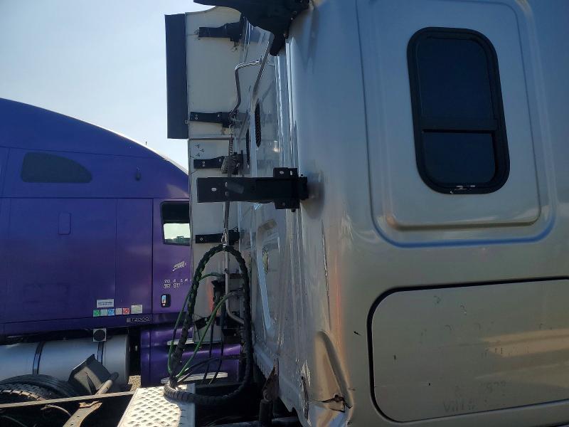 2015 Freightliner Cascadia Semi Truck