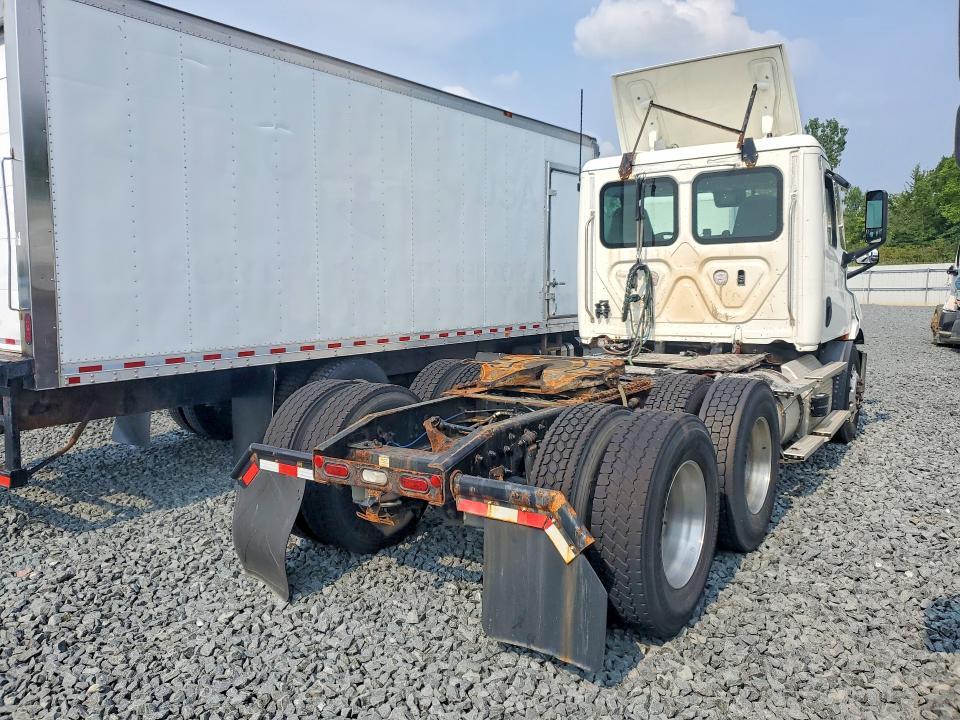 2022 Freightliner Cascadia 116 Semi Truck