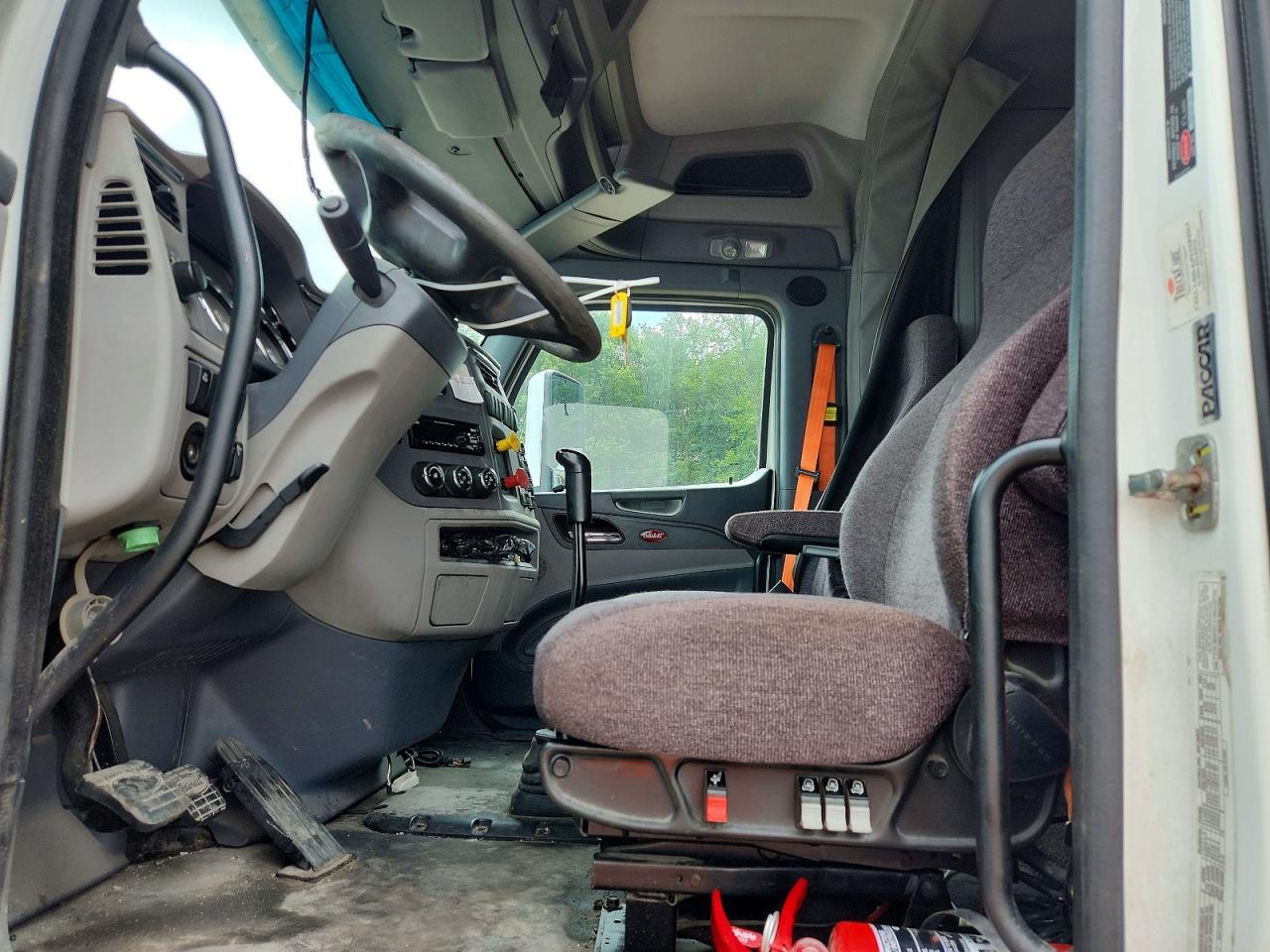 2017 Peterbilt 579 Semi Truck