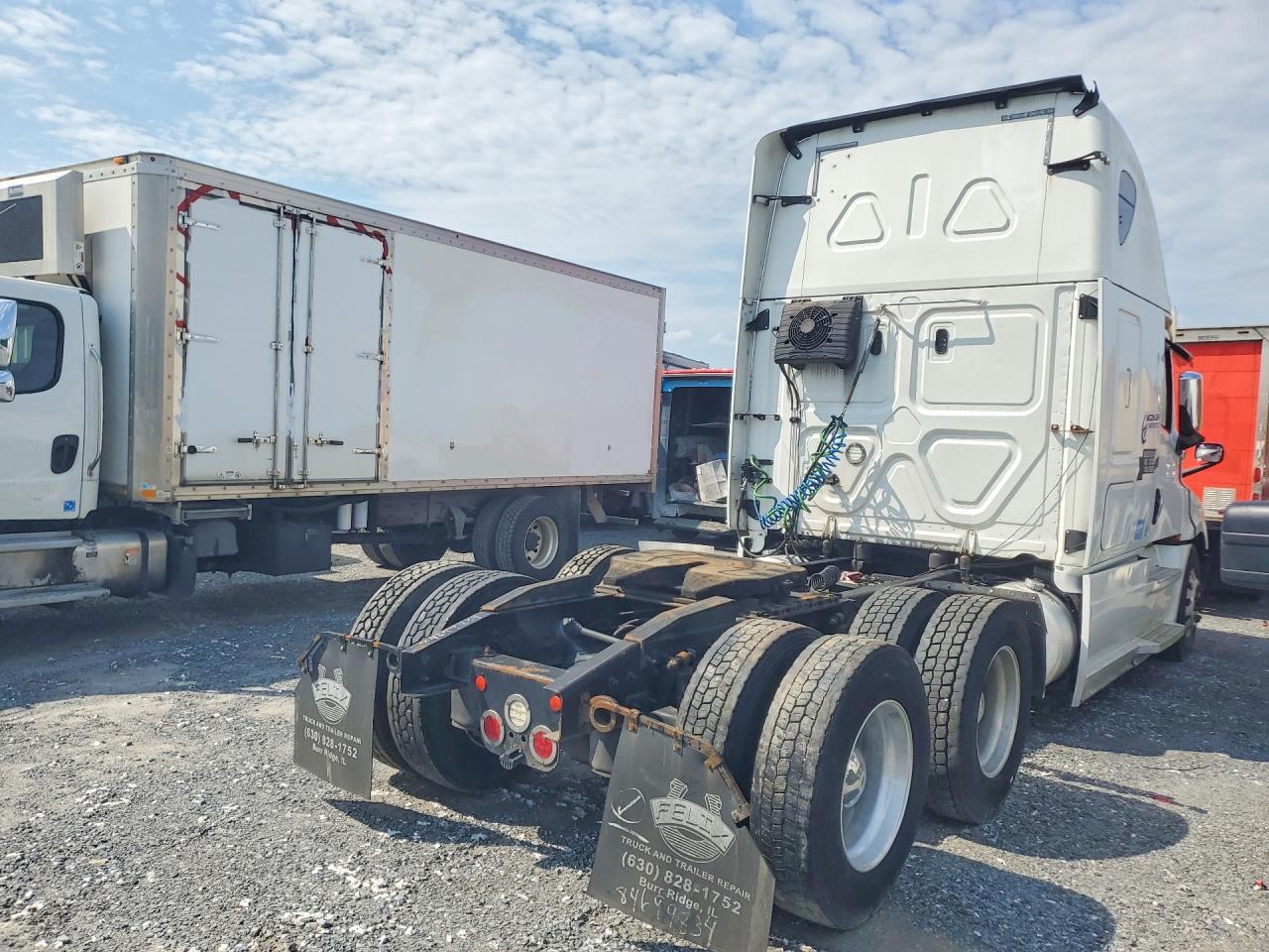 2019 Freightliner Cascadia 126 Semi Truck