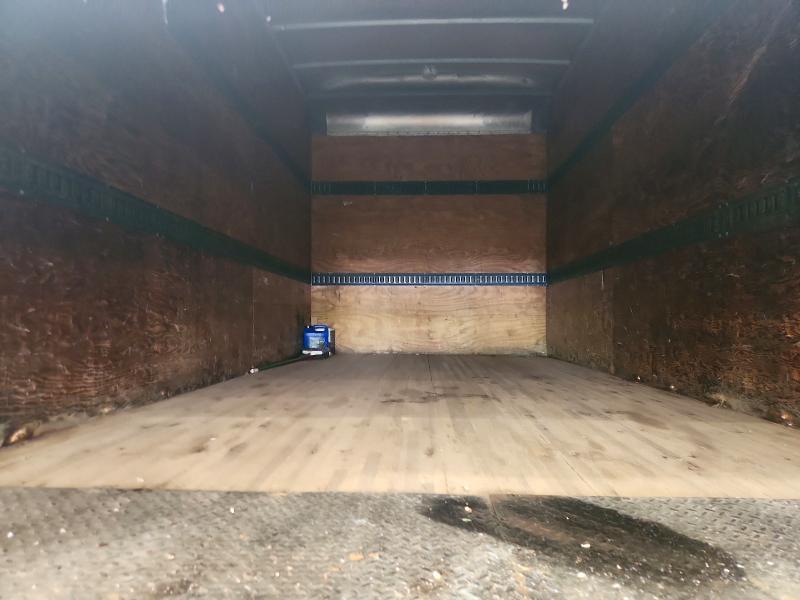 2011 Isuzu NPR-BOX Truck