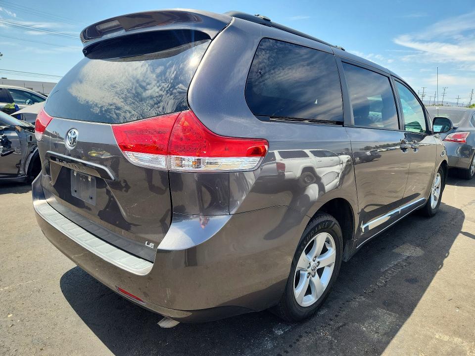 2013 Toyota Sienna le