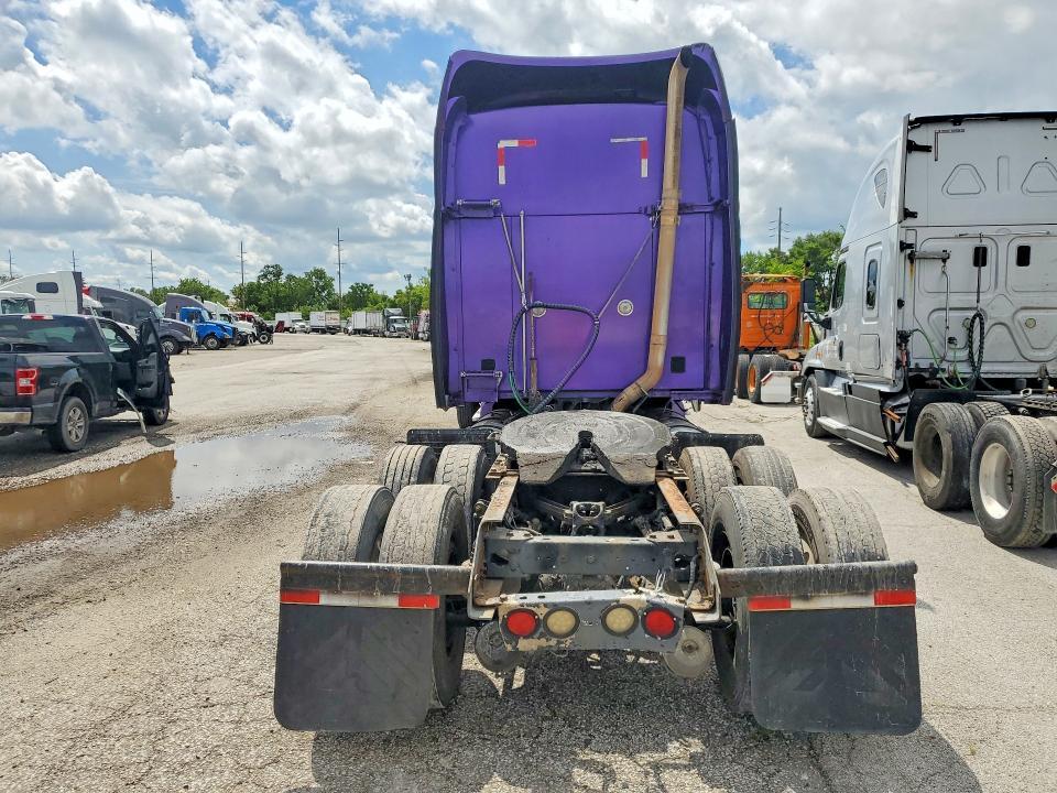 2007 Kenworth T2000 Semi Truck