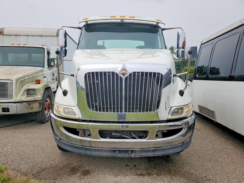 2014 International 8600 Semi Truck