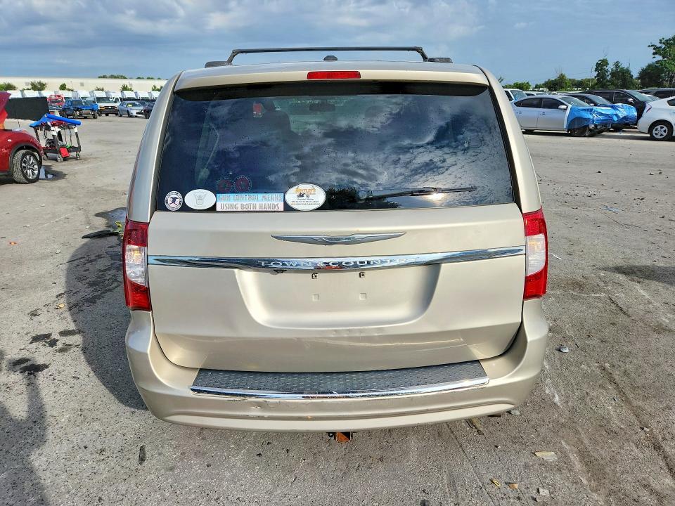2014 Chrysler Town & Country Touring