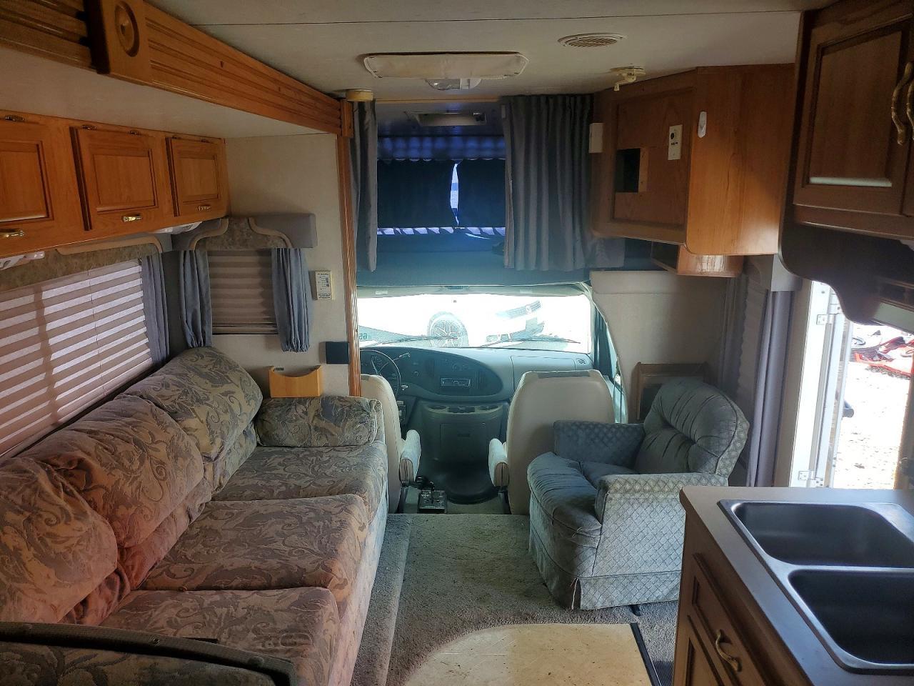 2000 Ford Econoline E450 Super Duty Cutaway Van