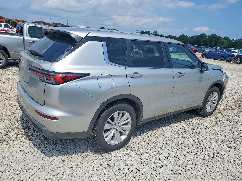 2026 Mitsubishi Outlander ES