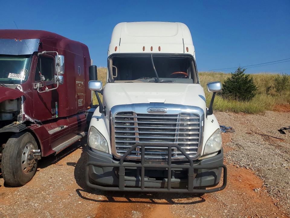 2016 Freightliner Cascadia 125 Semi Truck
