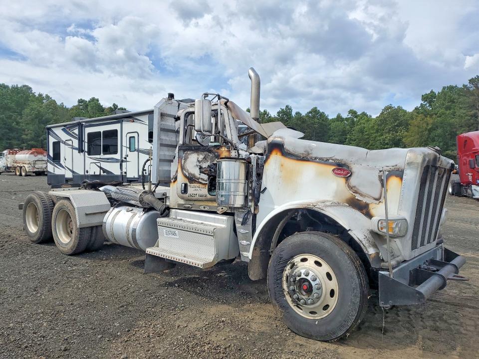2021 Peterbilt 389 Semi Truck