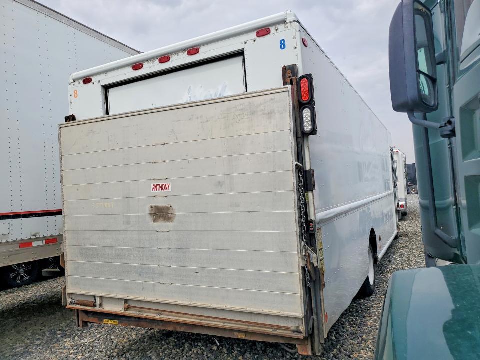 2008 Freightliner MT45 Chassis Delivery Truck