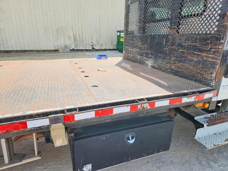 2017 Freightliner Business Class M2 Flatbed Truck