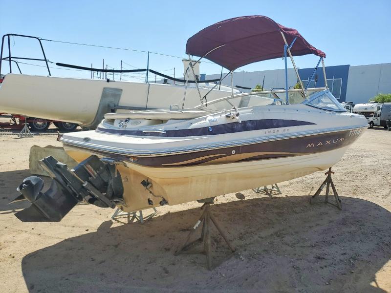 2002 Maxum Boat