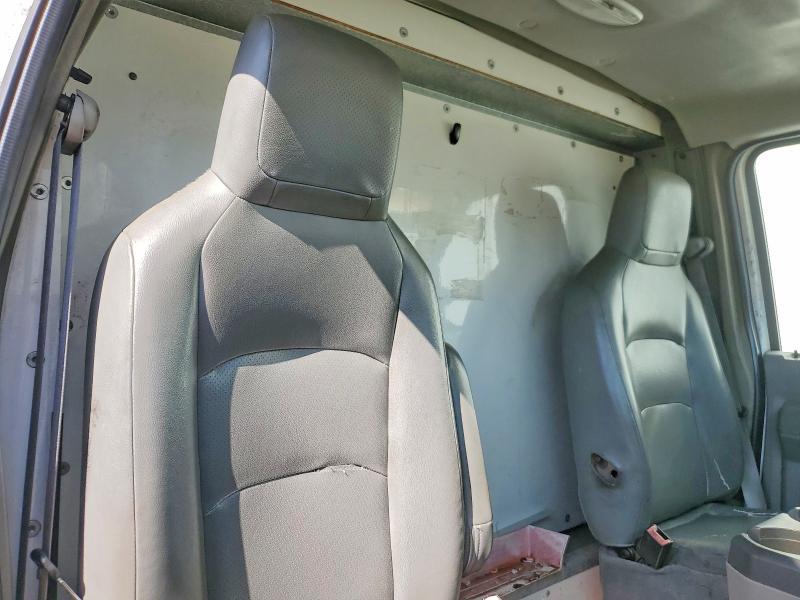 2010 Ford Econoline E350 Super Duty Cutaway Van