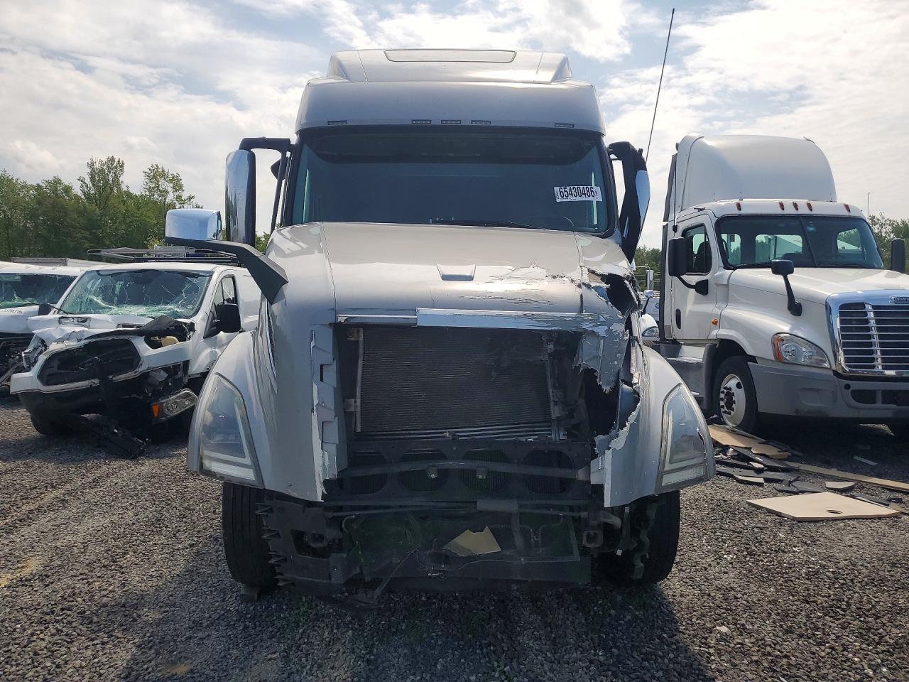 2020 Volvo VNL Semi Truck
