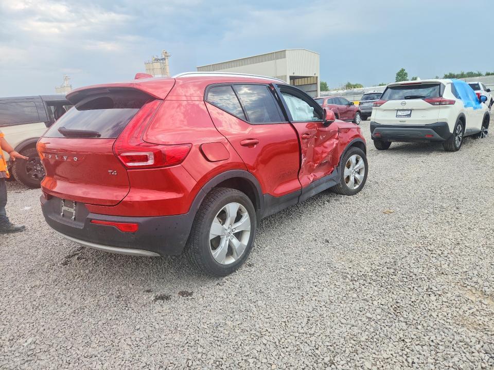 2022 Volvo Xc40 T4 Momentum