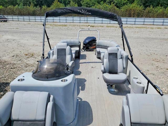 2018 Alumaweld 2018 Veranda Pontoon Boat