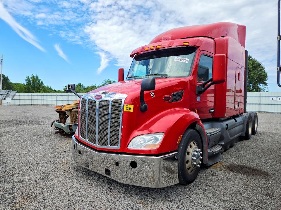 2016 Peterbilt 579 Semi Truck