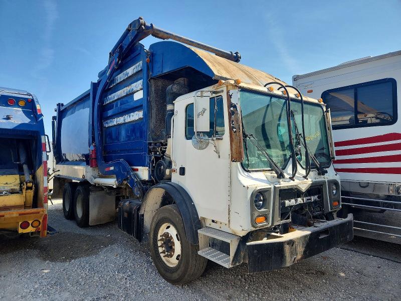 2016 Mack MRU613 Refuse Truck